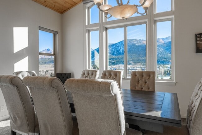 Building Photo - Mountain View Haven