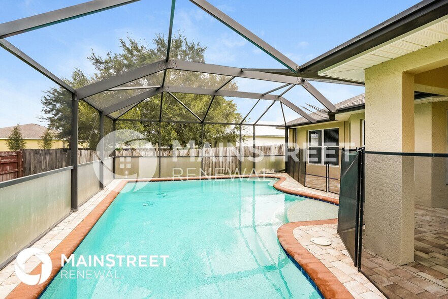 Building Photo - 2920 NE 3rd Ave