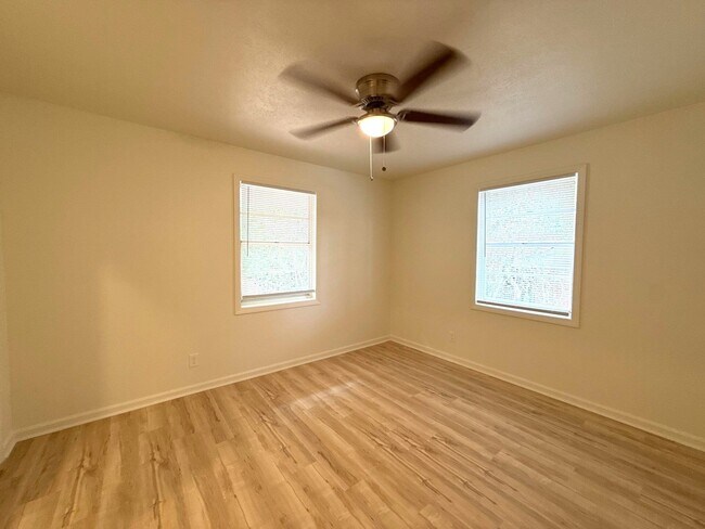 Building Photo - 5805 Blueridge Dr