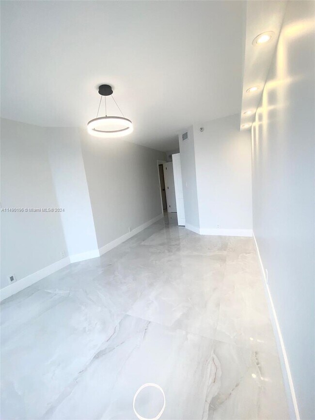 Building Photo - 3530 Mystic Pointe Dr