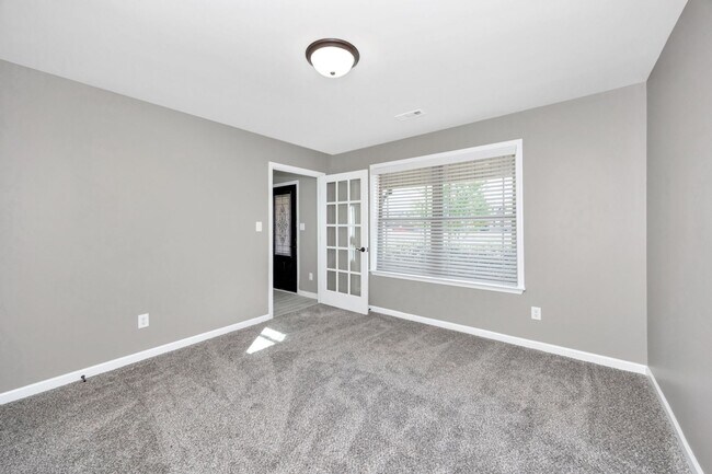 Building Photo - Fresh Paint & New Carpet! 4BR with Fenced Yard