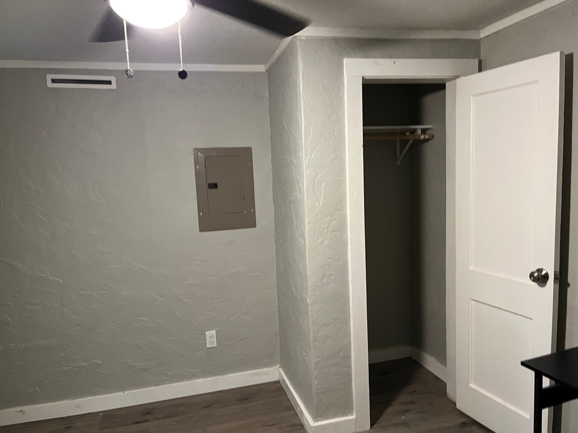 Building Photo - 407 S 5th St