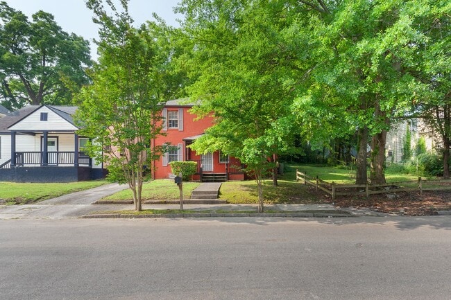 Building Photo - Spacious 3bd/2ba On Quiet Street Minutes F...