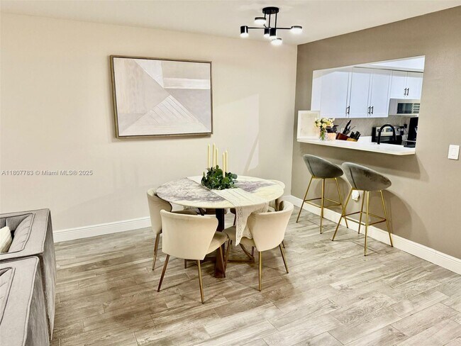 Building Photo - 300 Promenade Dr