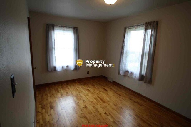 Building Photo - Nice Location near Plamore Park