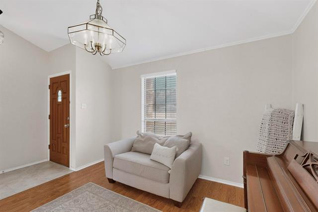 Building Photo - 594 King Cir