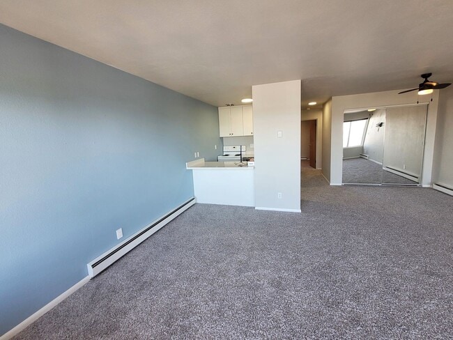 Building Photo - Southside Condo with a View - 1 Bedroom - ...