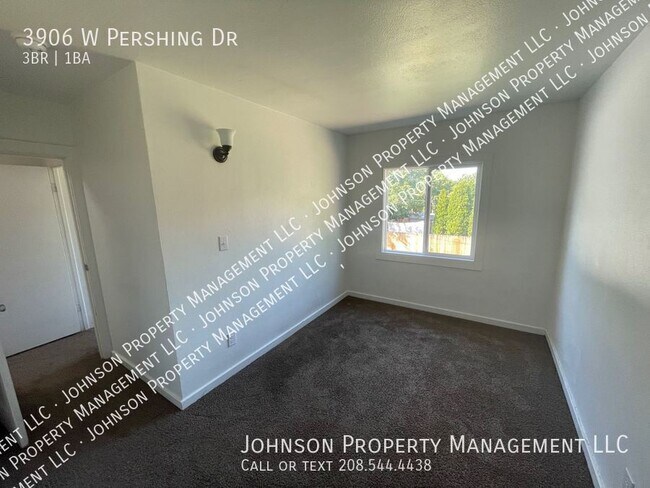 Building Photo - 3906 Pershing Dr