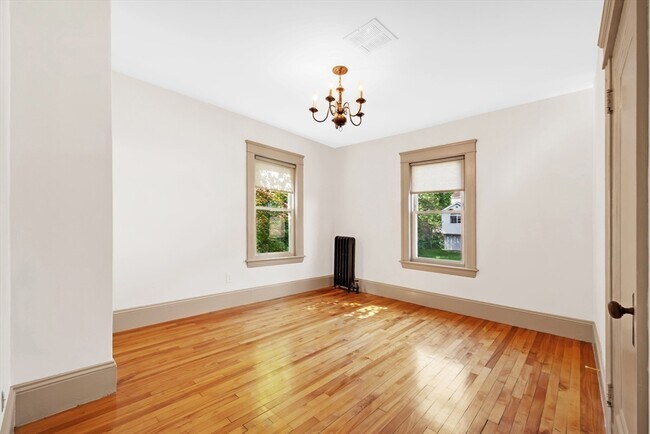 Building Photo - 8 Brantwood Rd