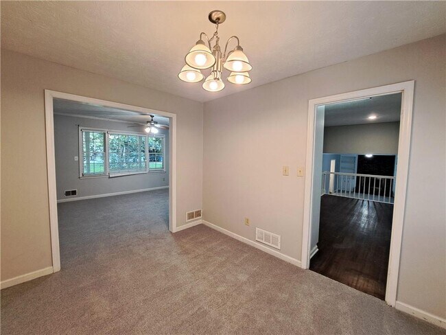 Building Photo - 844 Chandler Dr SW