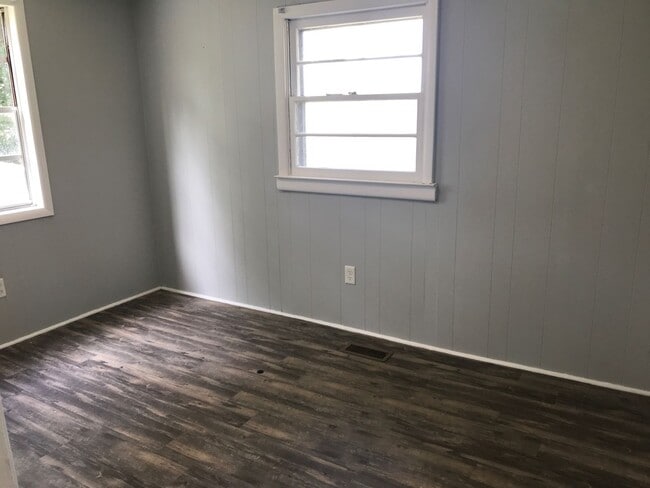 Building Photo - Love the Country Quiet - 2 bed 1 bath home on private country lot