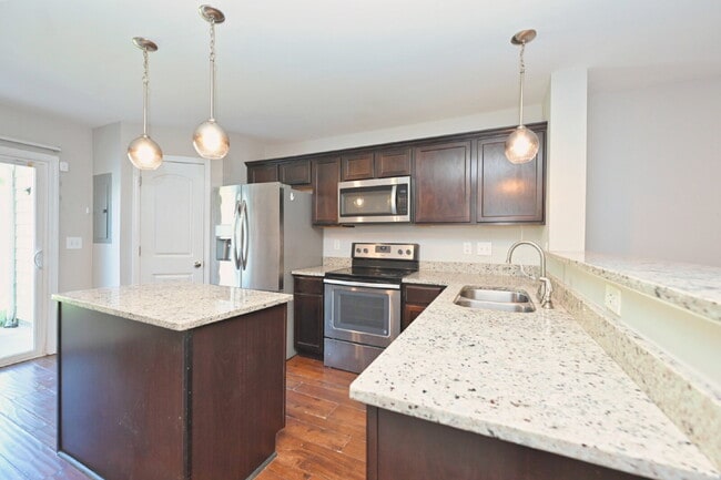 Building Photo - Minutes to Nashville! Stylish 2BR/2.5BA Goodlettsville Townhome