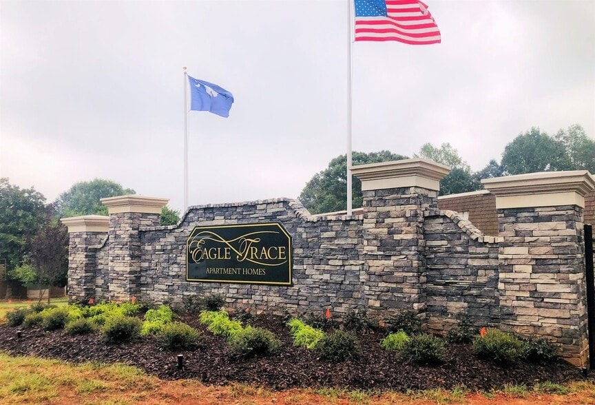 Primary Photo - Eagle Trace Apartments