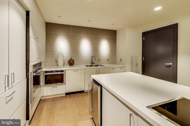 Building Photo - 717 President St