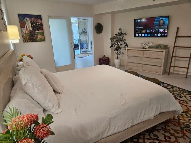 Building Photo - MODERN  SEASONAL VACATION CONDO