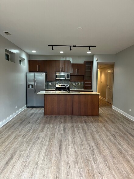 Building Photo - 1231 E 46th St
