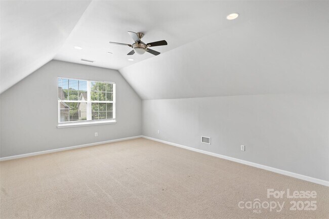 Building Photo - 10004 Shetland Ln