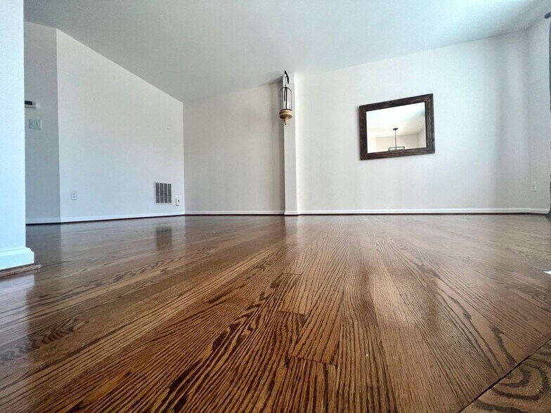 Building Photo - 206 Connery Terrace SW