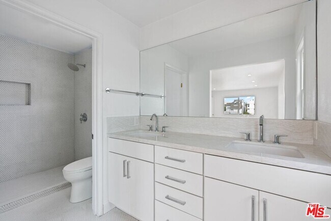 Building Photo - 29 Lighthouse St