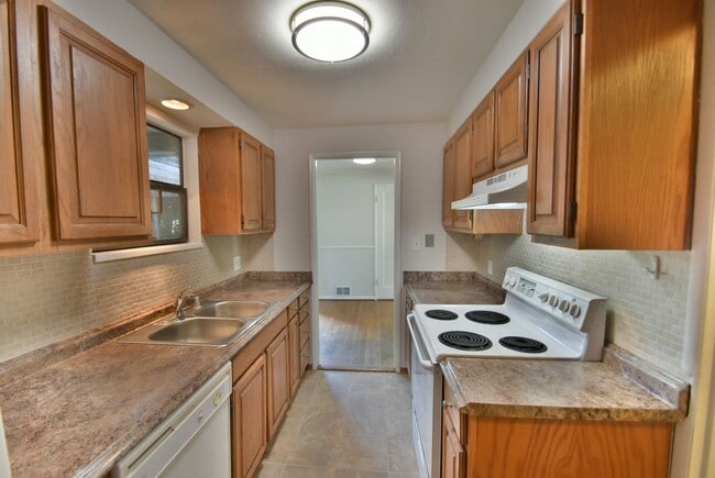 Building Photo - 3bd/1ba Seattle Home