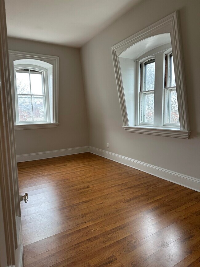 Building Photo - 241 Middle Street