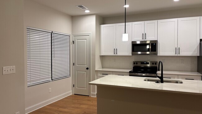 Building Photo - 4817 Victoria Ave