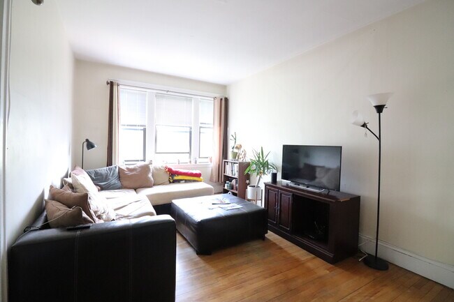 Primary Photo - 126 Babcock St