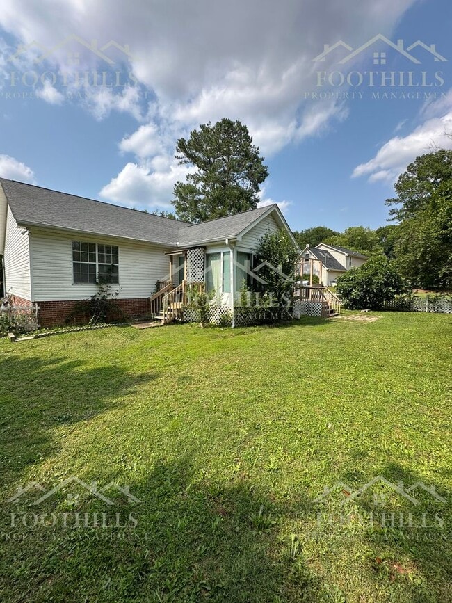 Building Photo - 3 Bedroom, 2 Bath Home near to Hwy 187 South