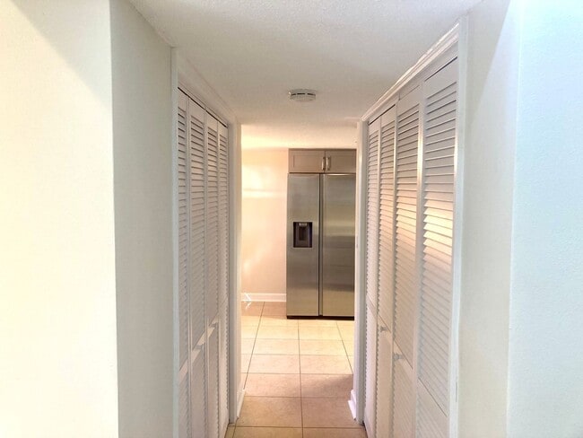 Building Photo - 2 bedroom, 2.5 bath condo in "The Islands"