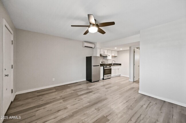 Building Photo - 3025 N 32nd St