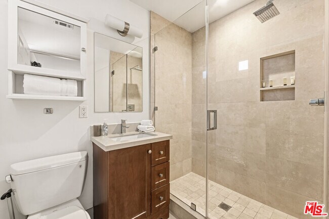 Building Photo - 2741 S Palm Grove Ave