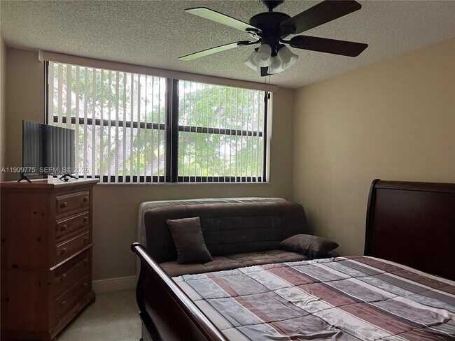 Building Photo - 16500 Golf Club Rd