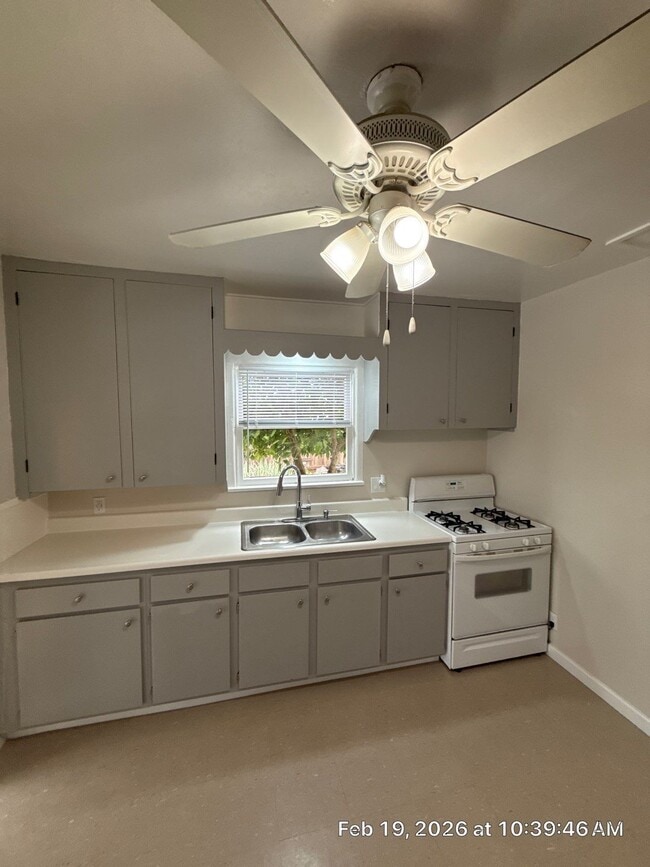 Building Photo - 946-948 E Nocta