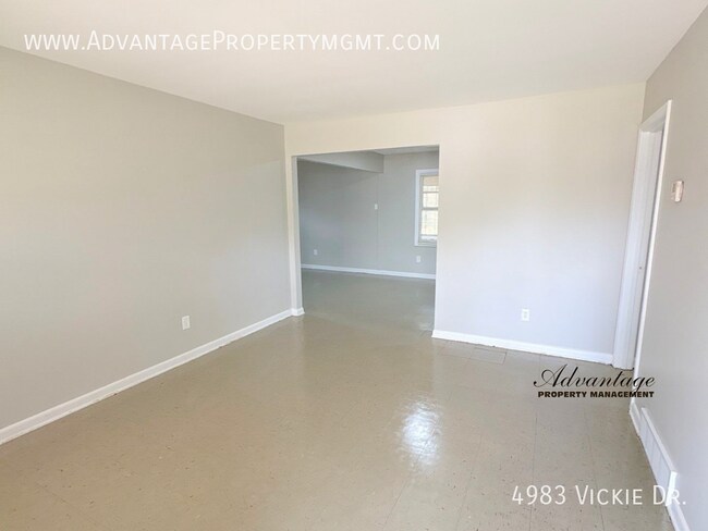Building Photo - 4983 Vickie Dr