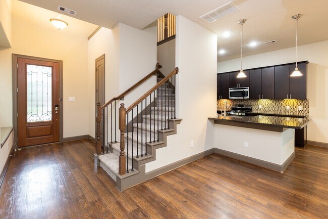Building Photo - 87 Aventura Pl