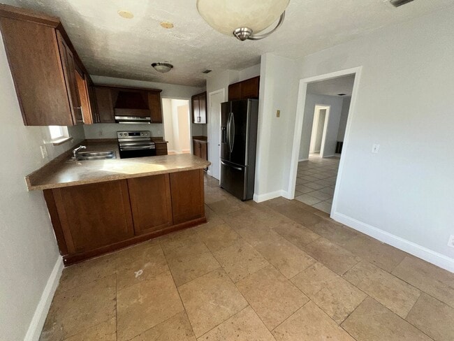 Building Photo - Home for Rent in Arlington 4-Bedroom, 2-Bathroom