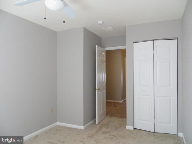 Building Photo - 105 Vernon Ct