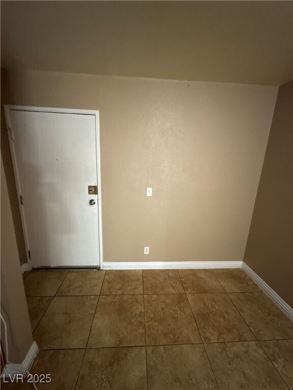 Building Photo - 305 N 10th St