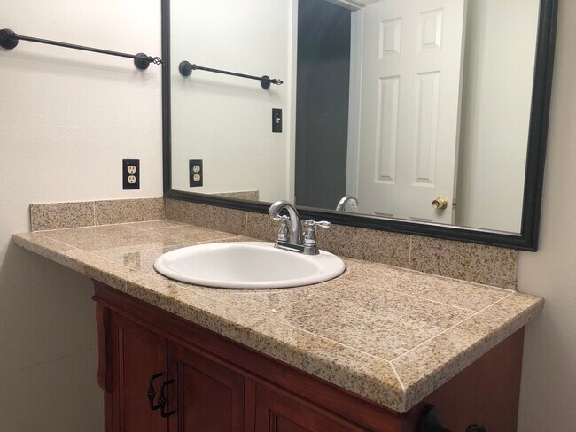 Building Photo - 4506 Adelphi Ln