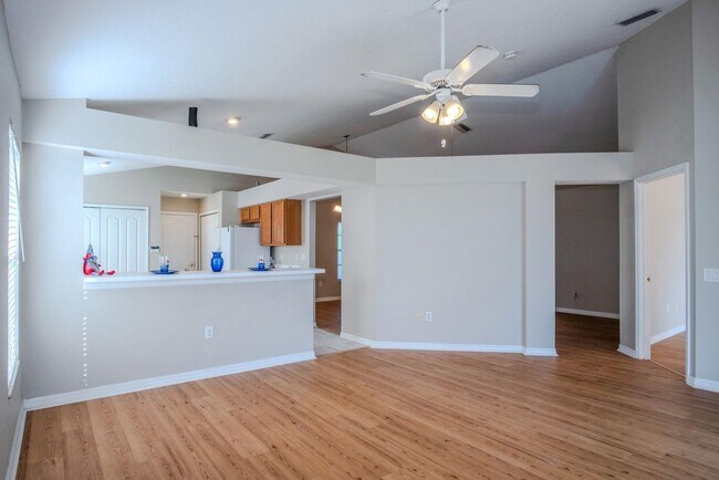 Building Photo - 10815 Lakeside Vista Dr