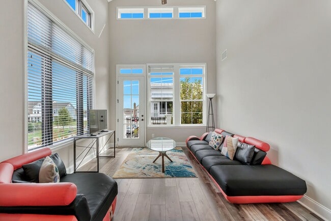 Building Photo - 2052 Sunflower Dr