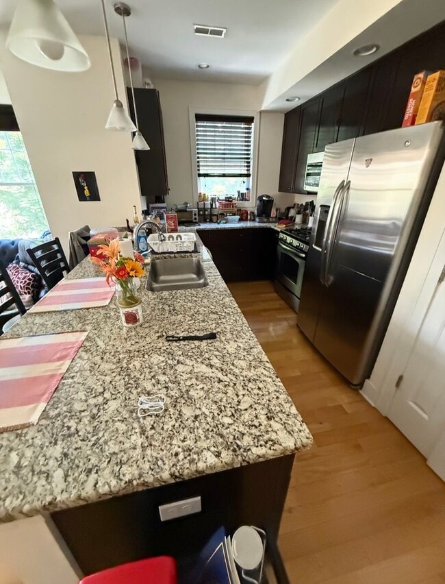 Building Photo - Catherine924