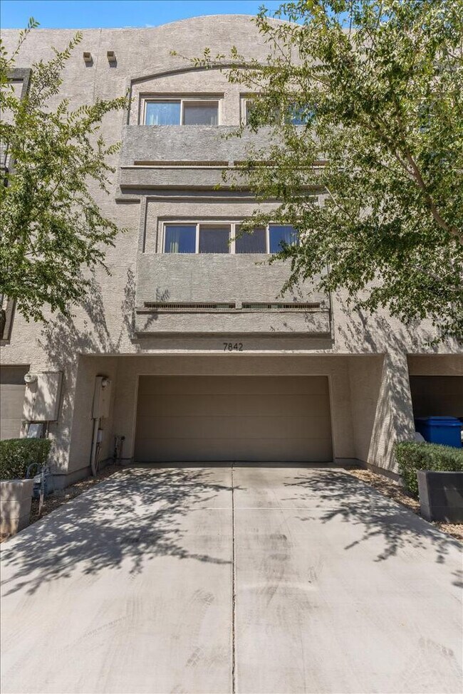 Building Photo - 7842 N 20th Glen