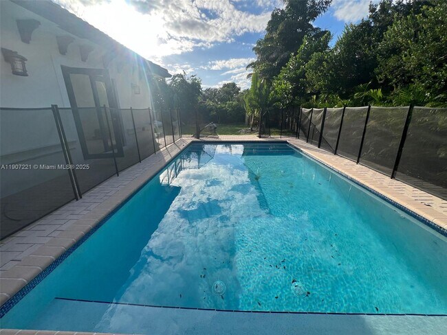 Building Photo - 12790 SW 91 Ave