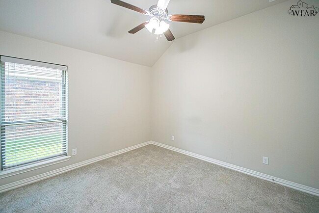 Building Photo - 5007 Southfork Dr