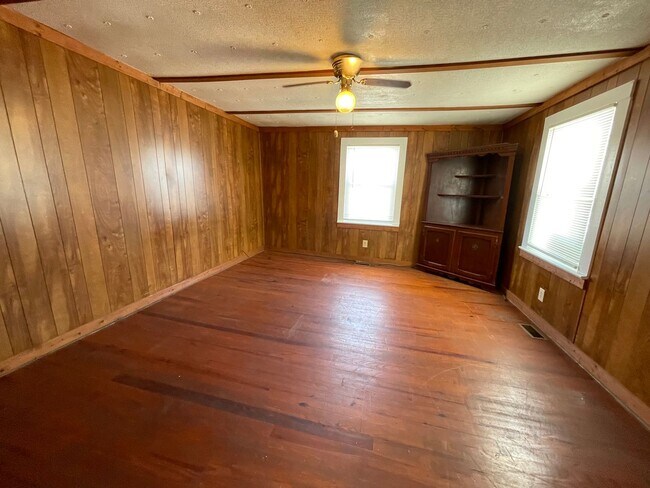 Building Photo - Adorable 2 Bedroom in Eden
