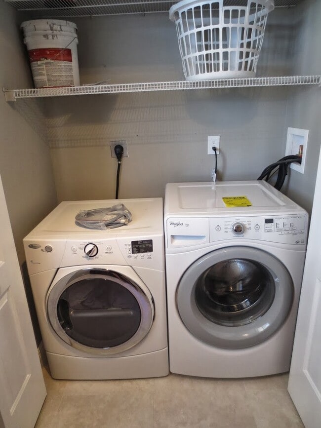 Building Photo - 115 Lake Emerald Dr