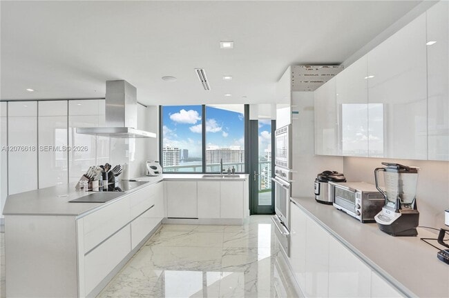 Building Photo - 4000 Island Blvd