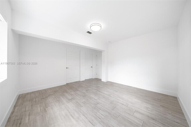 Building Photo - 1117 SW 13th St