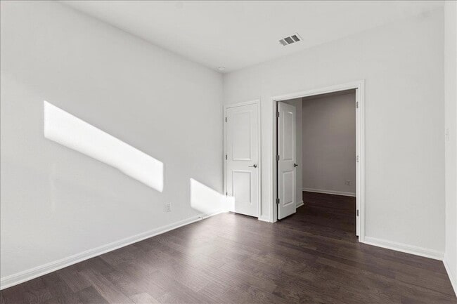 Building Photo - 133 Grn Knl Ln